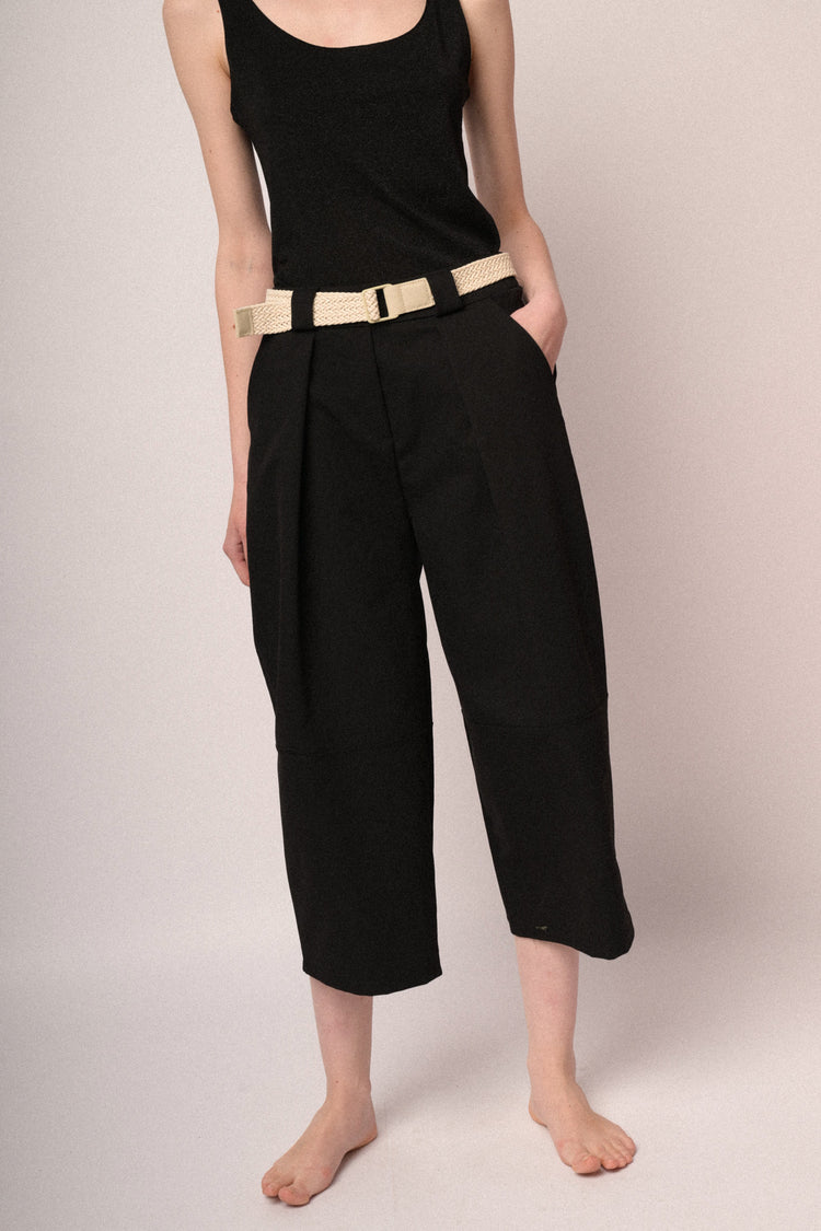 Pantaloni cropped con cintura
