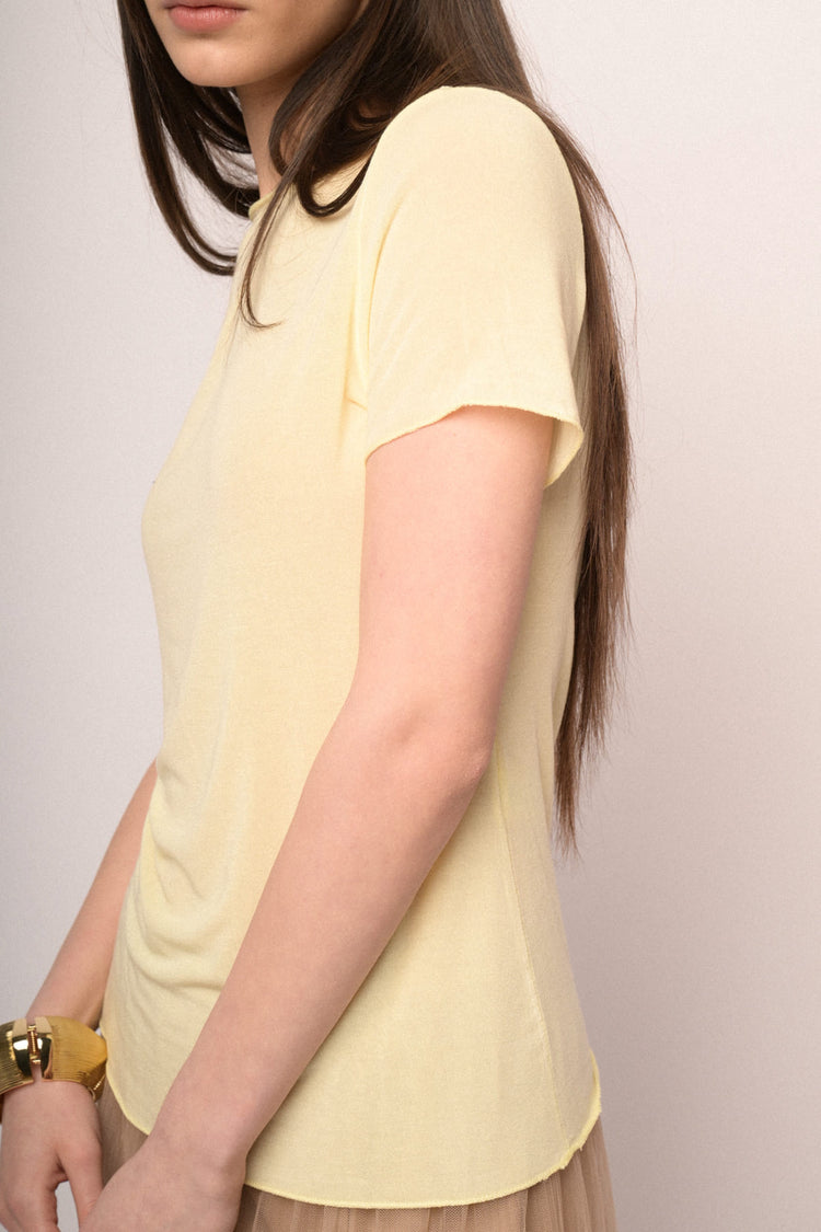 T-shirt in viscosa e seta giallo burro
