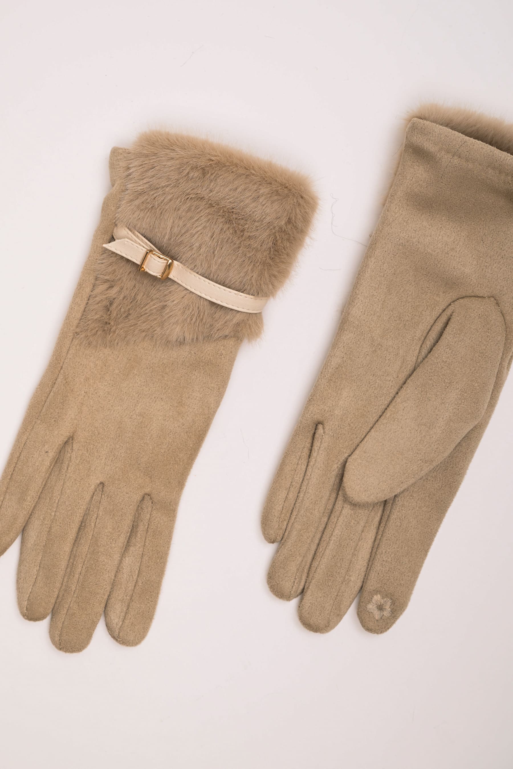 Guanti con fibbia e similpelliccia