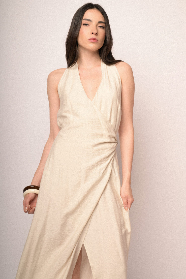 Abito lungo halter in viscosa beige con fibbia-gioiello