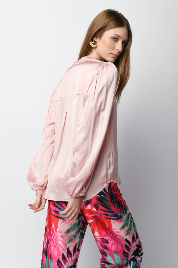 Blusa in raso con scollo a V