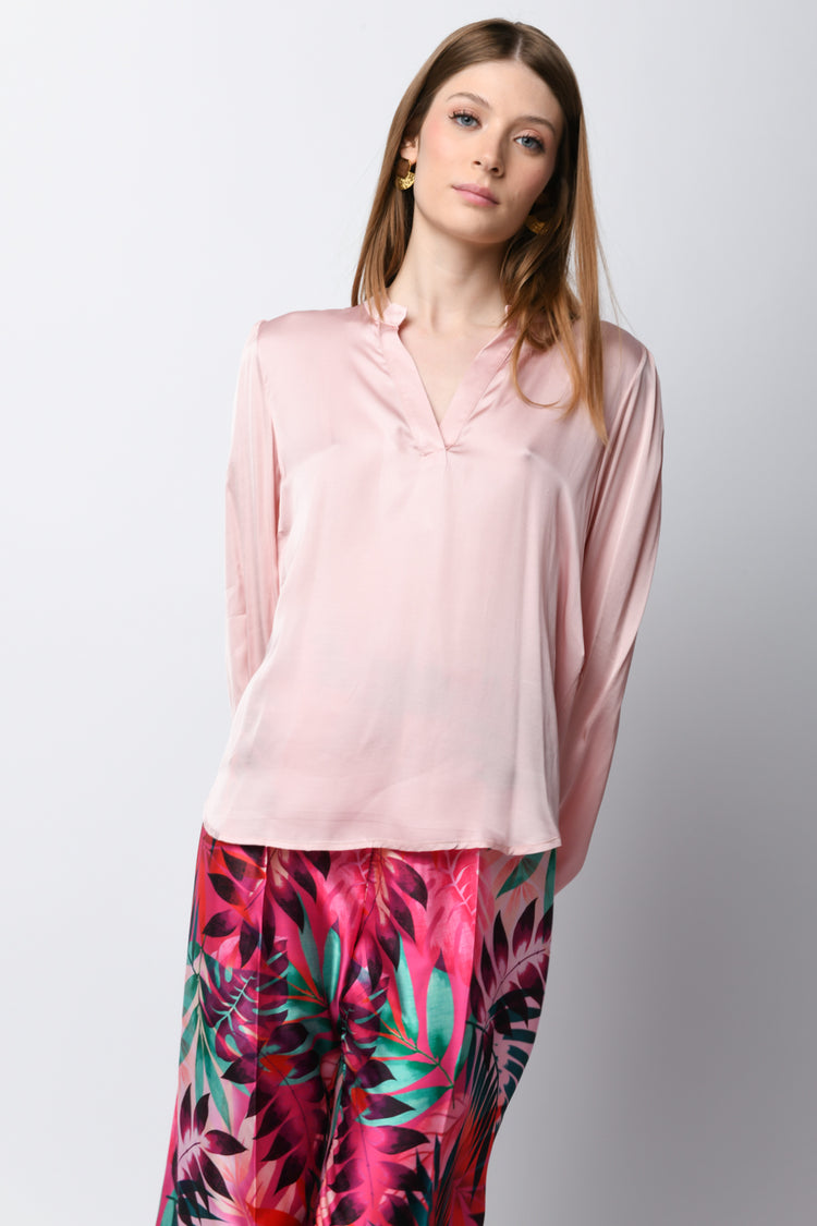 Blusa in raso con scollo a V