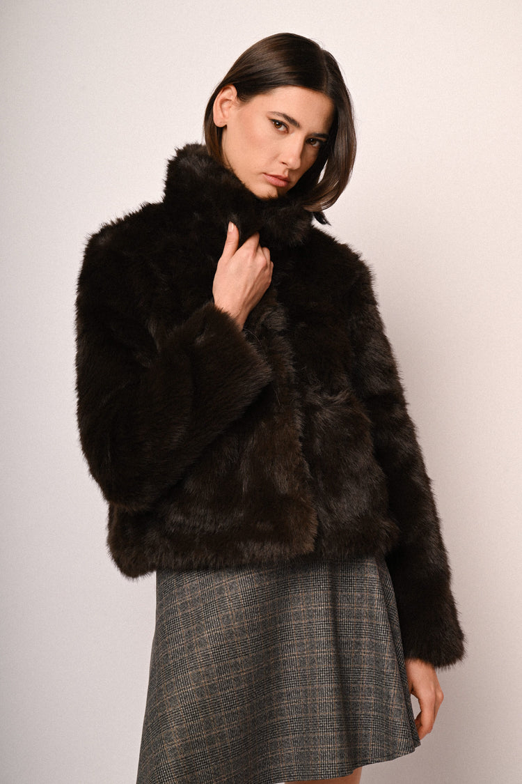 Giacca corta in faux fur