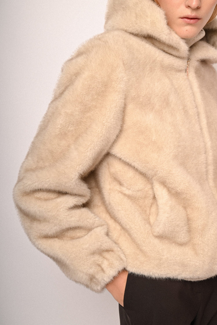 Giacca in faux fur con cappuccio