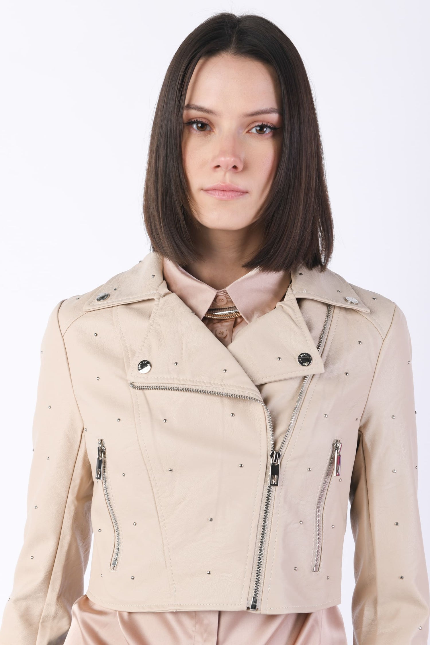 KG11132BE-23_4_4_ae053e46-44dc-4706-ba46-811ade919fd6