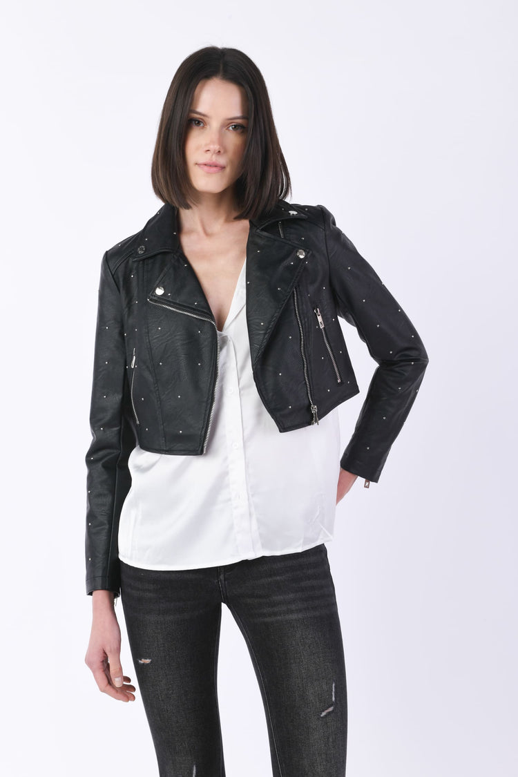 Giacca crop in similpelle con borchie