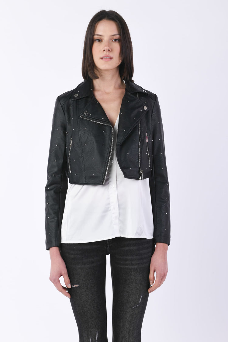 Giacca crop in similpelle con borchie