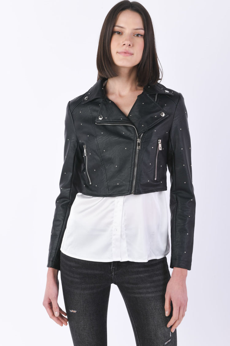 Giacca crop in similpelle con borchie