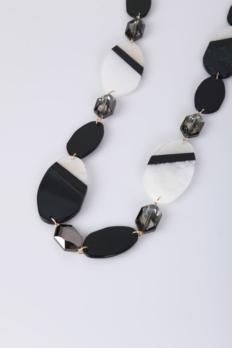 Collana lunga con pendenti