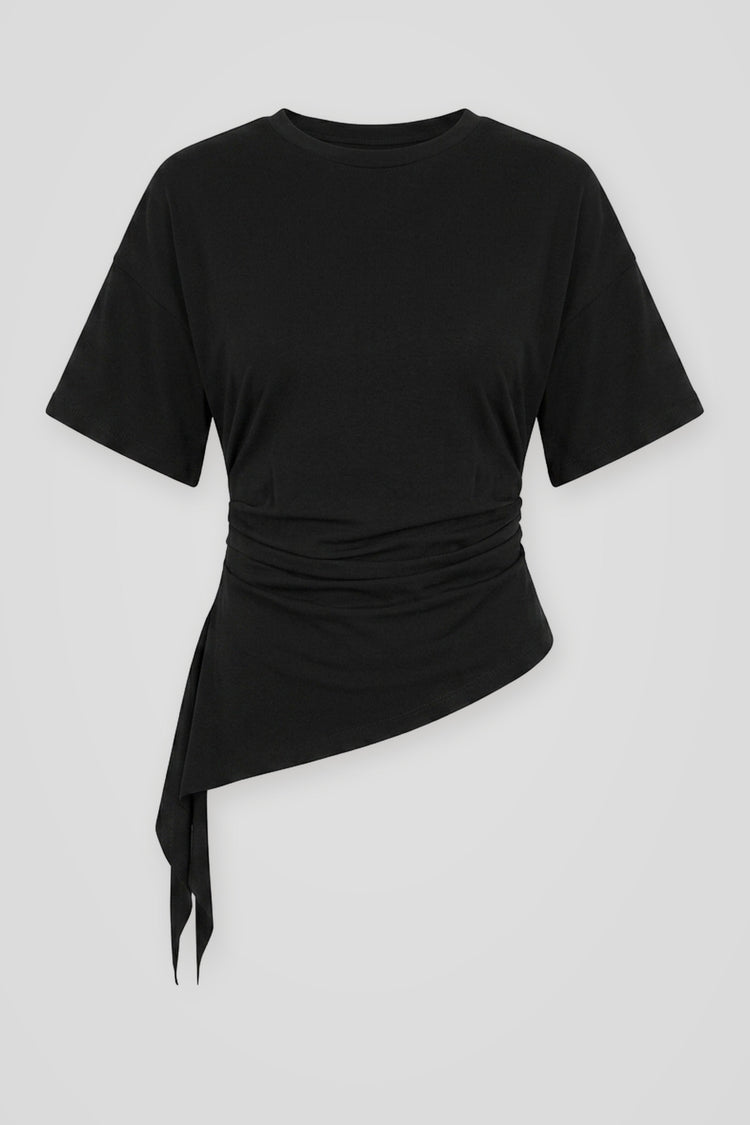 Maglia nera con arricciatura e fondo asimmetrico
