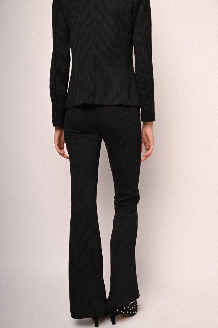 Pantaloni svasati con motivo gessato