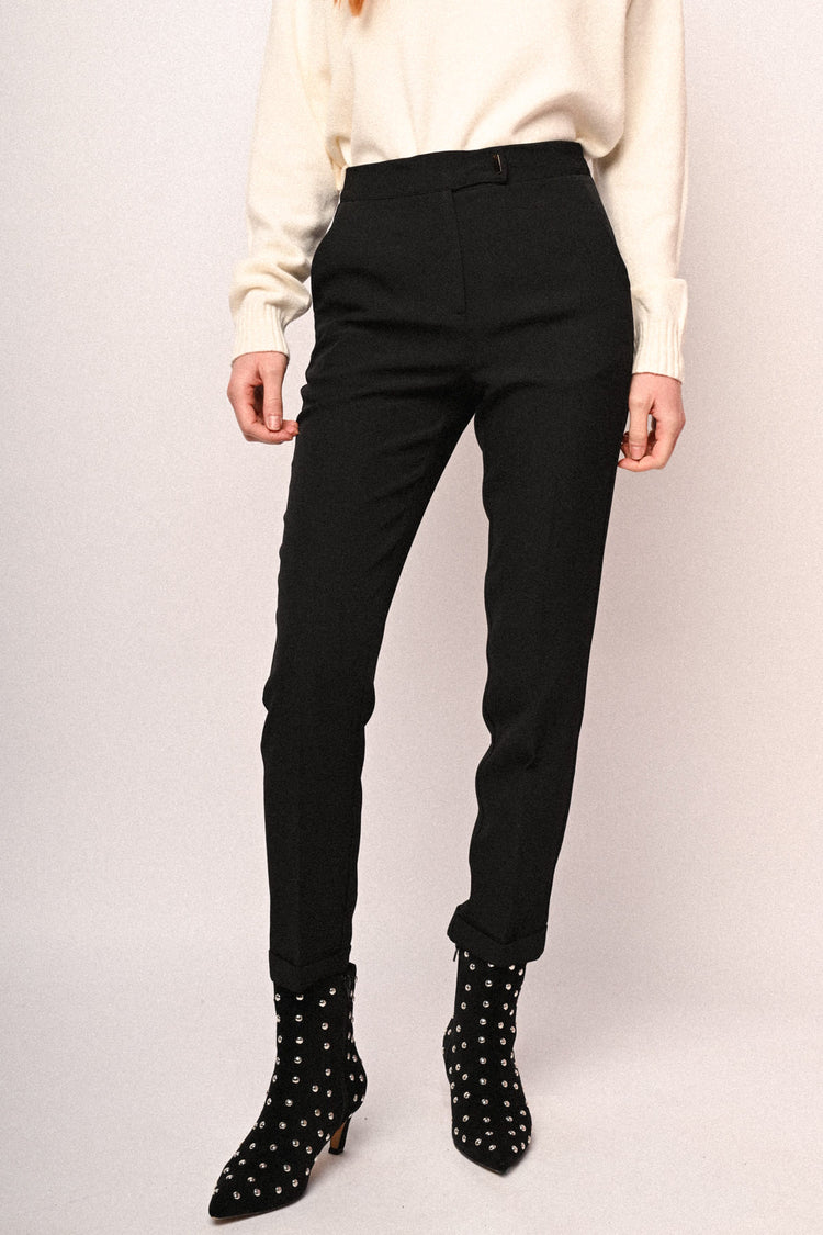 Pantaloni a sigaretta con risvolto