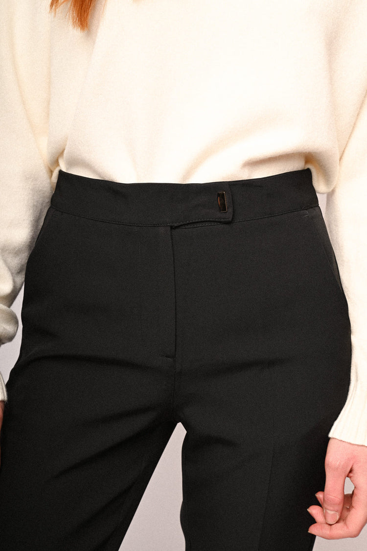 Pantaloni a sigaretta con risvolto
