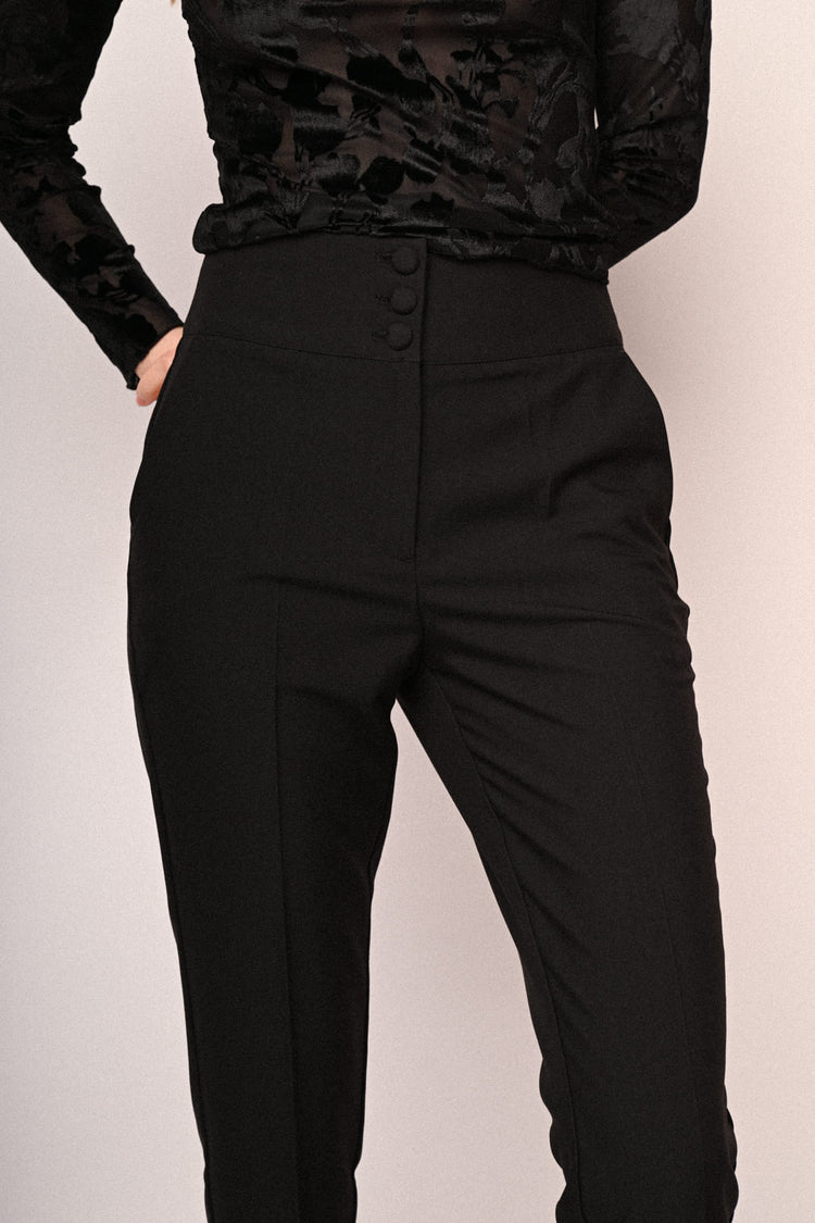 Pantaloni a sigaretta con piega stirata