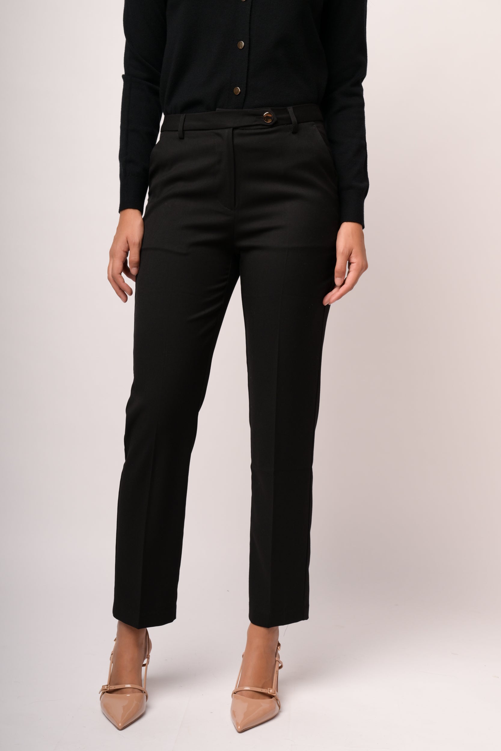 Pantaloni neri dritti con linguetta