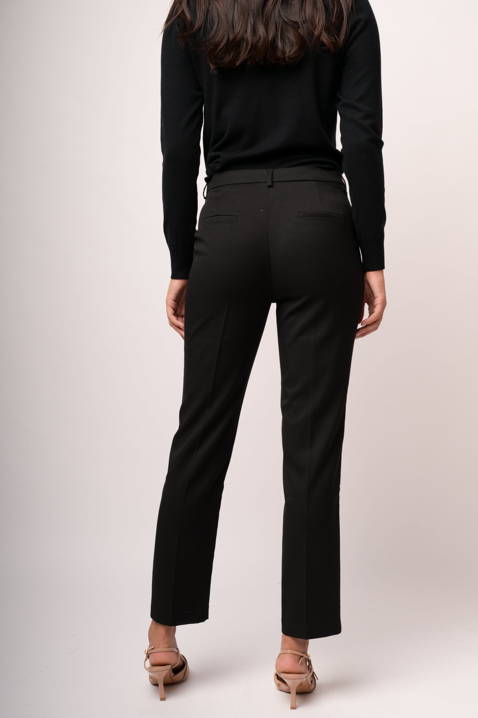 Pantaloni neri dritti con linguetta