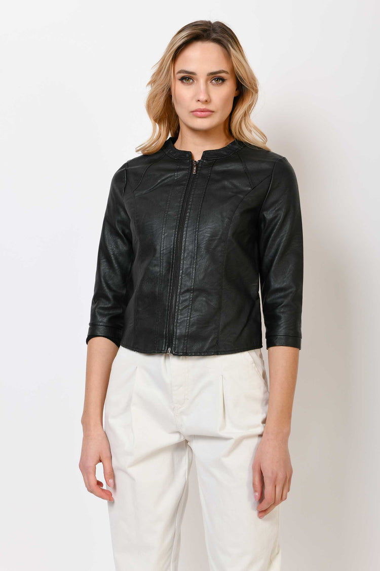 Giacca in similpelle con maniche crop