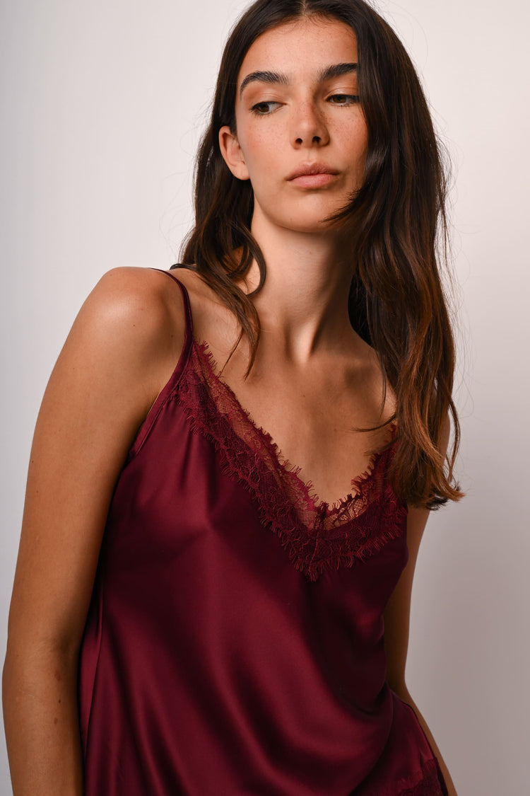 Top in raso con pizzo