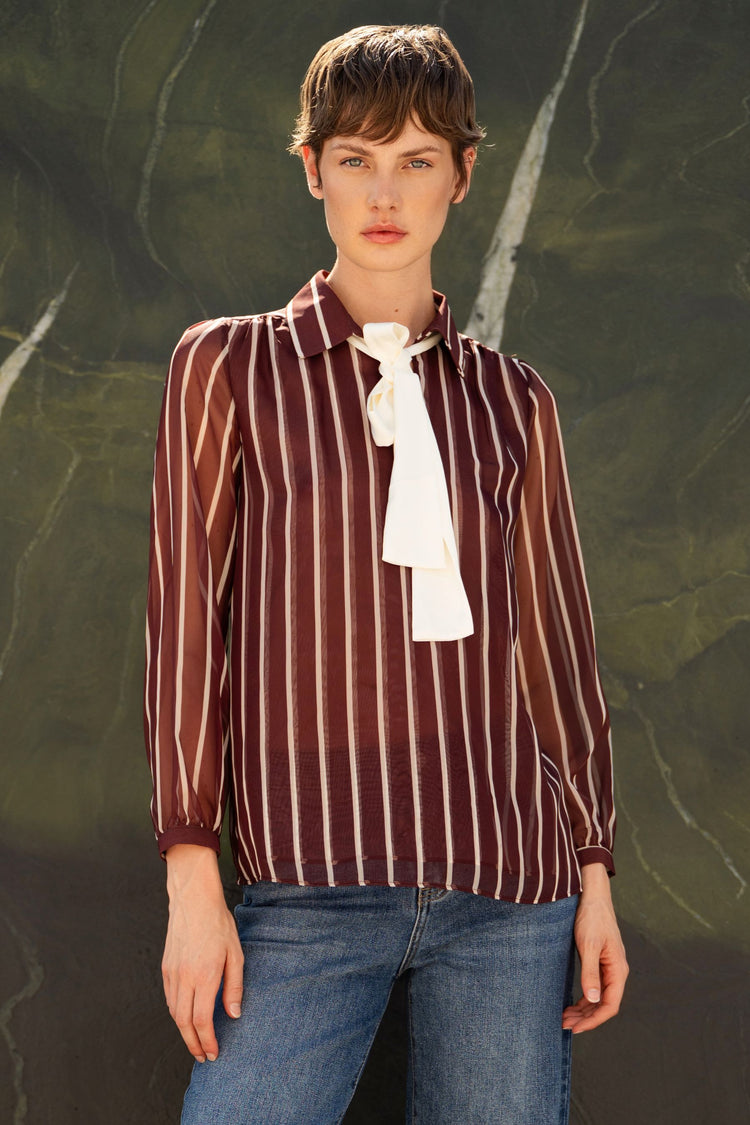 Camicia a righe con cravattino