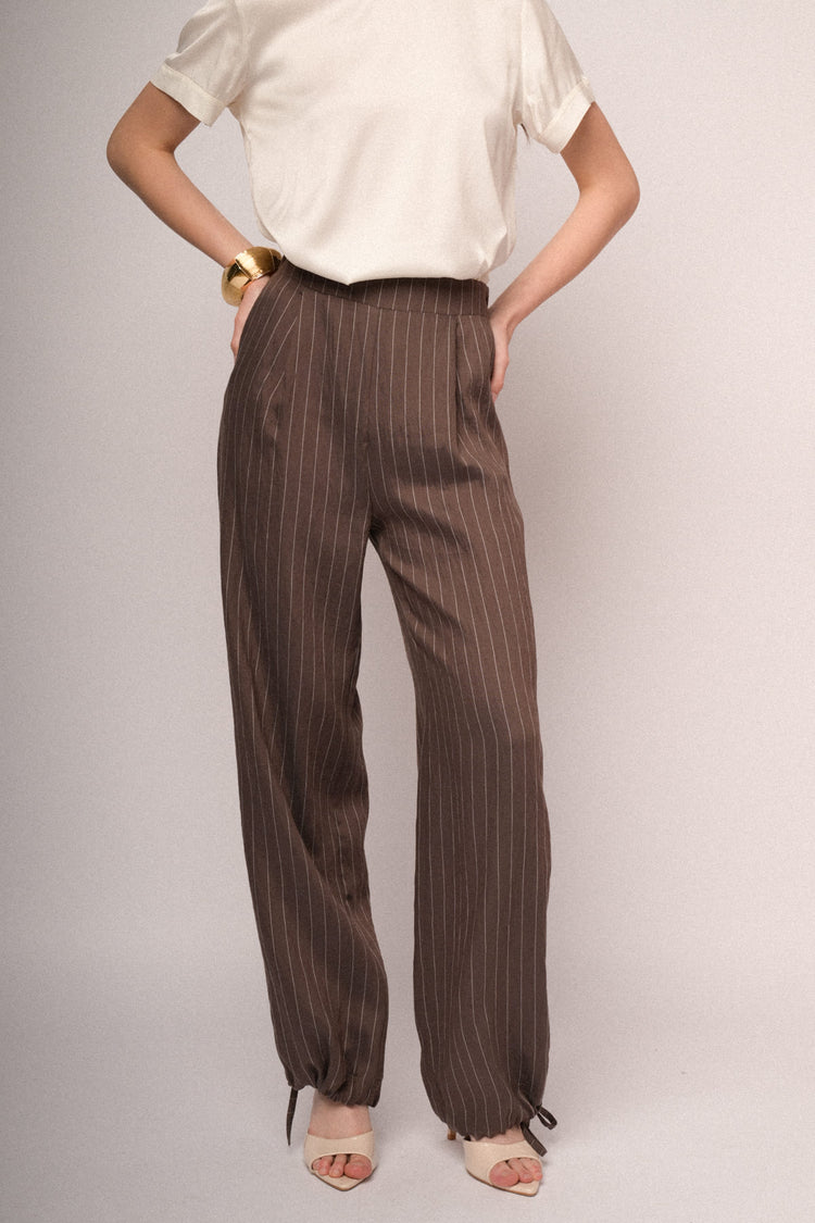 Pantaloni palazzo in gessato cioccolato con coulisse allorlo