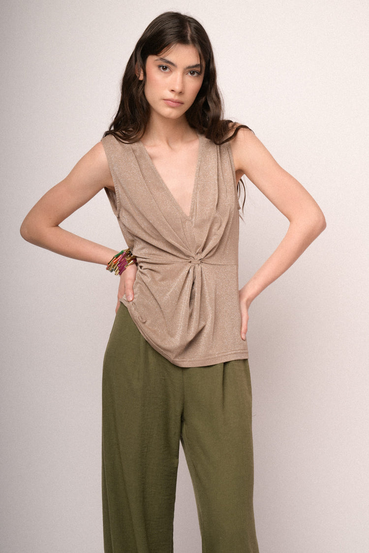Top in maglia lurex beige con nodo
