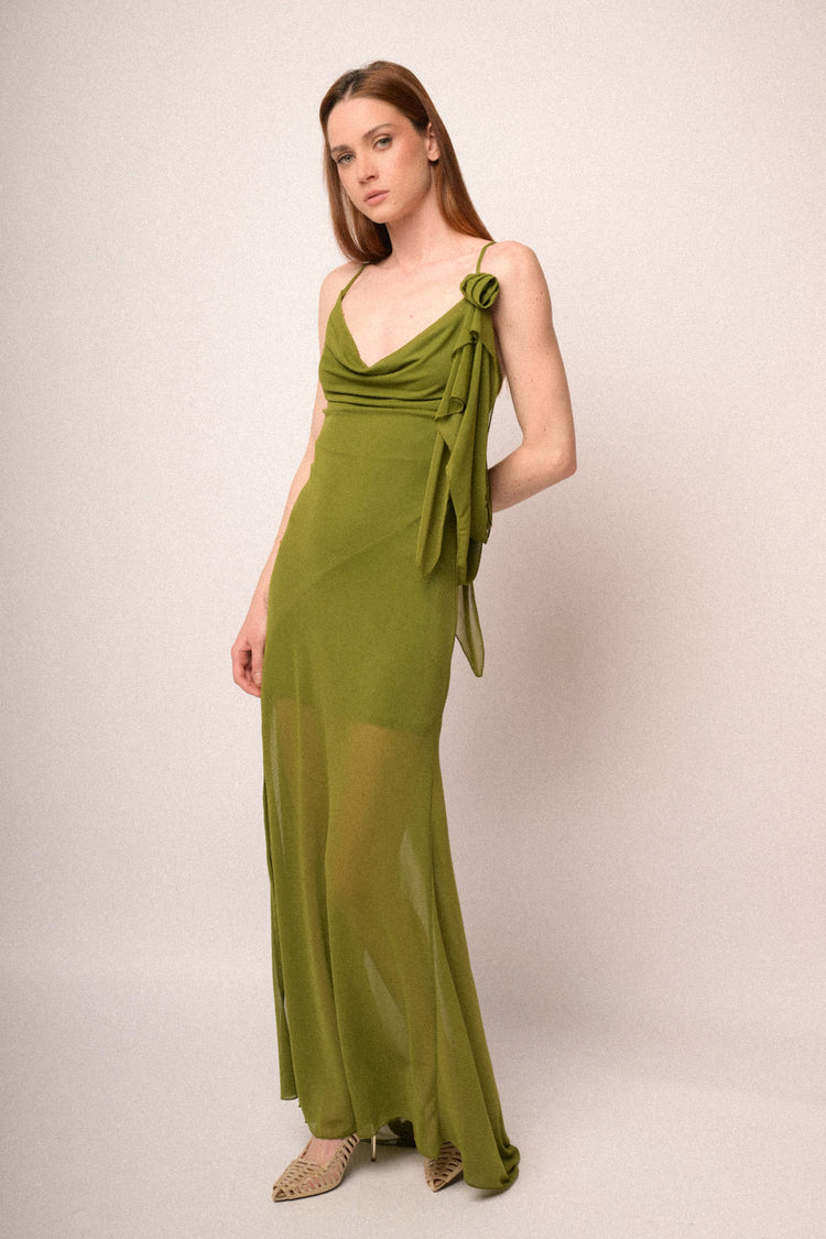 Abito lungo in tulle verde pistacchio con rosa 3D