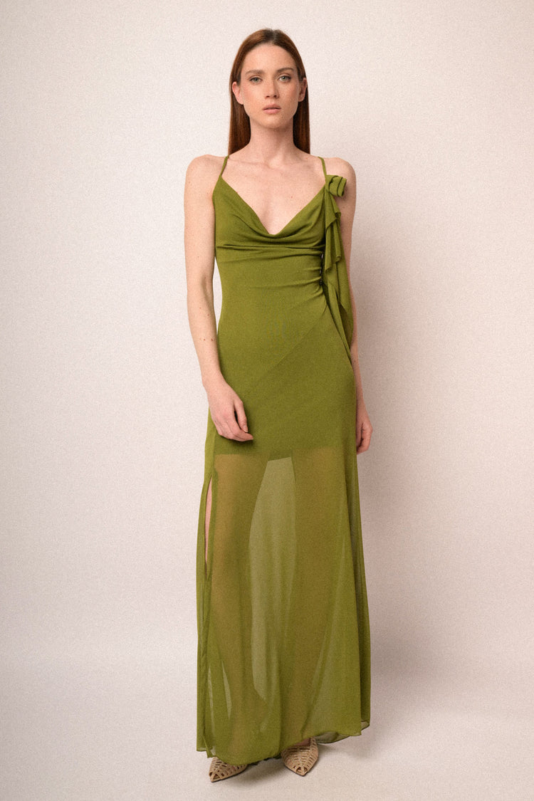 Abito lungo in tulle verde pistacchio con rosa 3D