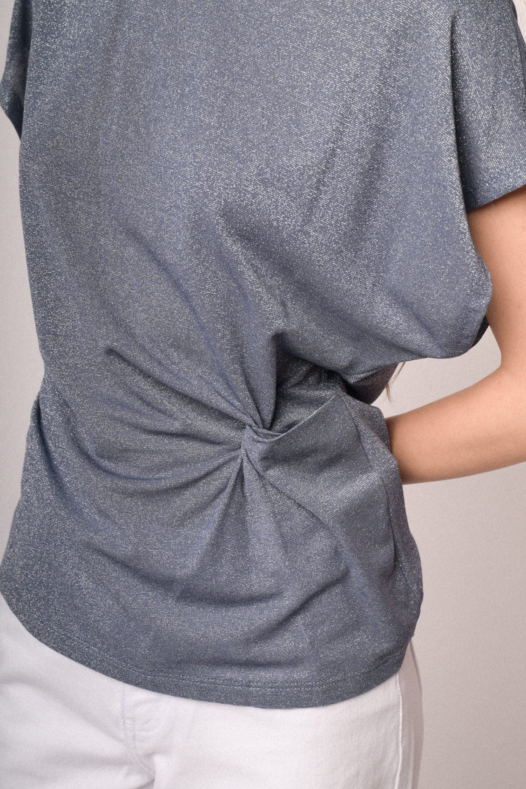 T-shirt in maglia lurex blu con nodo