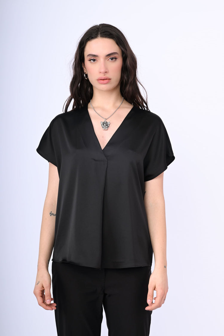 T-shirt in raso con scollo V