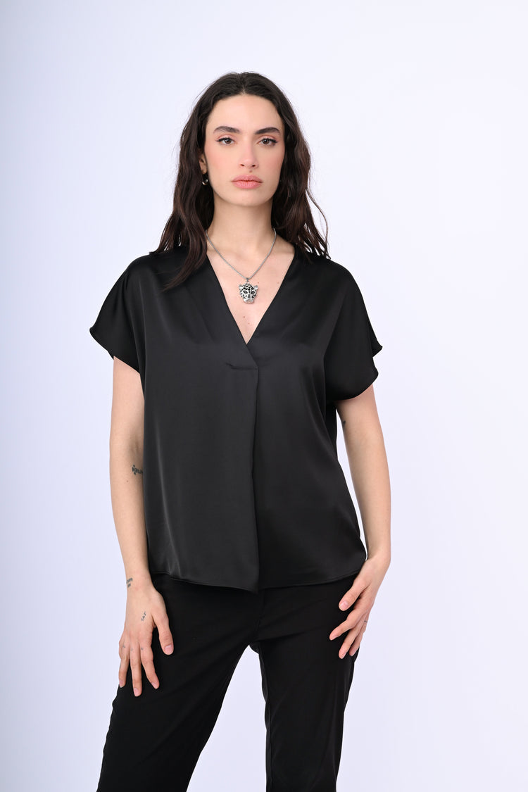 T-shirt in raso con scollo V