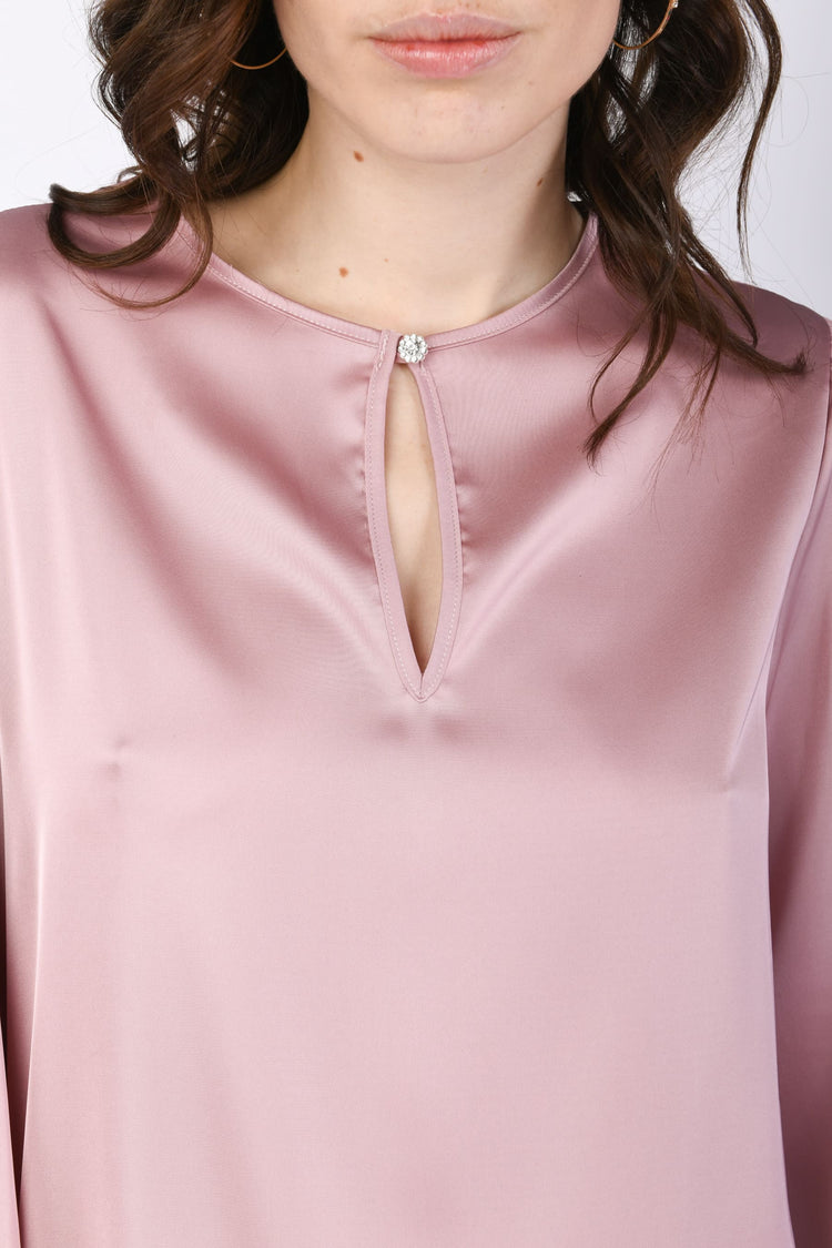 Blusa in raso con scollo a goccia