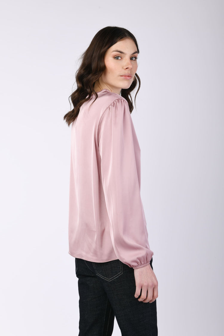 Blusa in raso con scollo a goccia