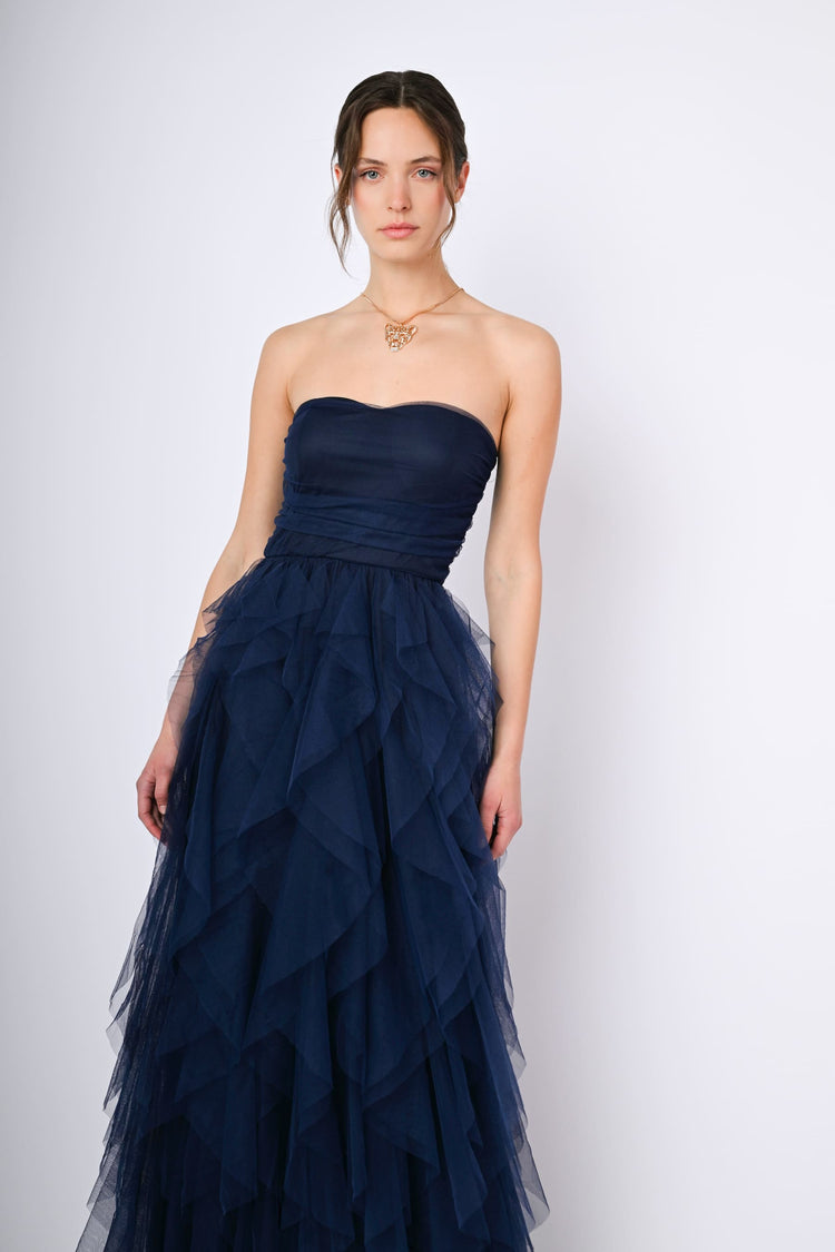 Abito lungo in tulle con volants