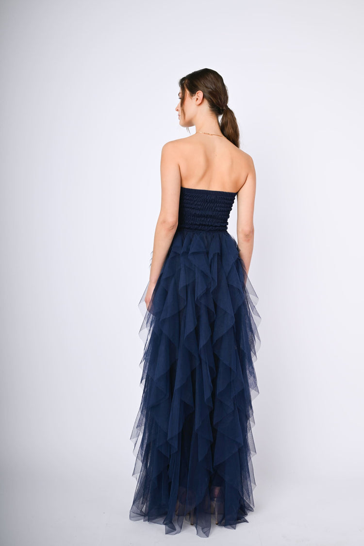 Abito lungo in tulle con volants