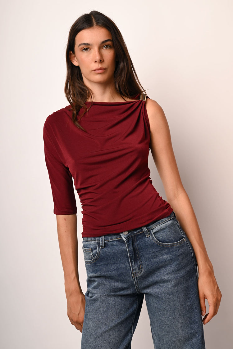 Top asimmetrico con decorazione gioiello