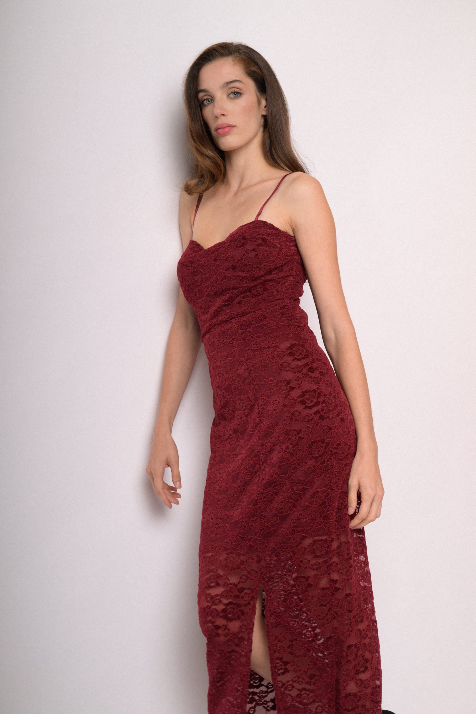 Abito midi in pizzo cinigliato bordeaux