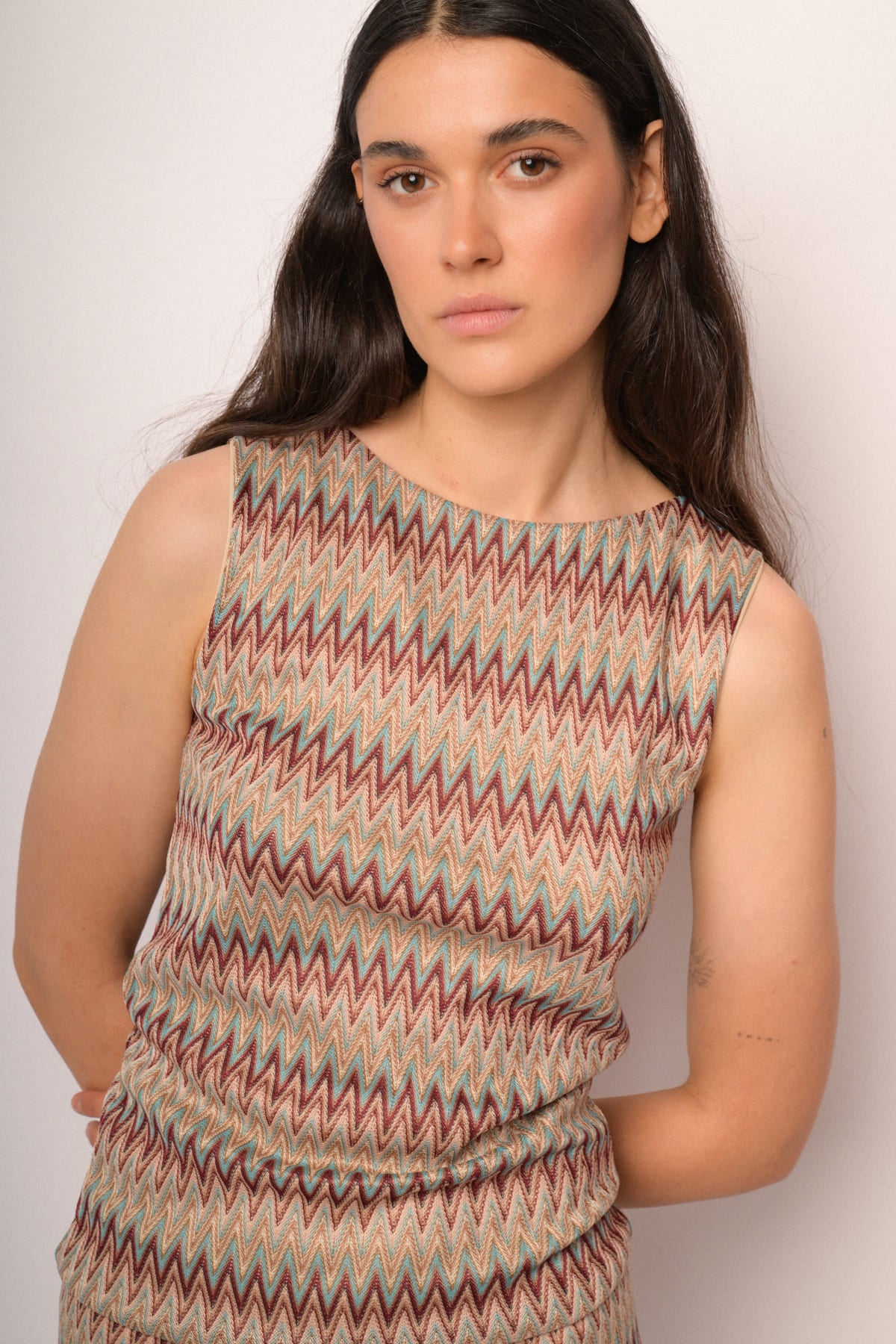 Top multicolor a motivo zig-zag