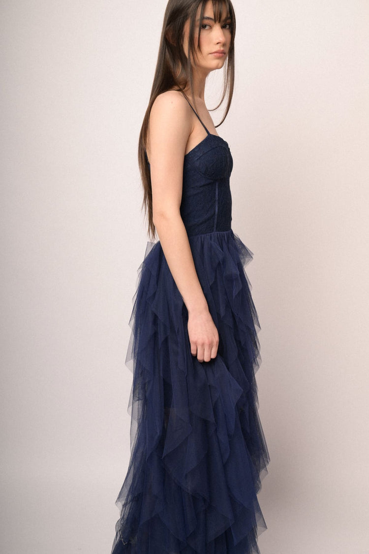 Abito lungo con top in pizzo e gonna in tulle blu