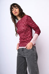 Top in pizzo con scollo a barchetta