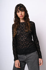 Top in pizzo con scollo a barchetta