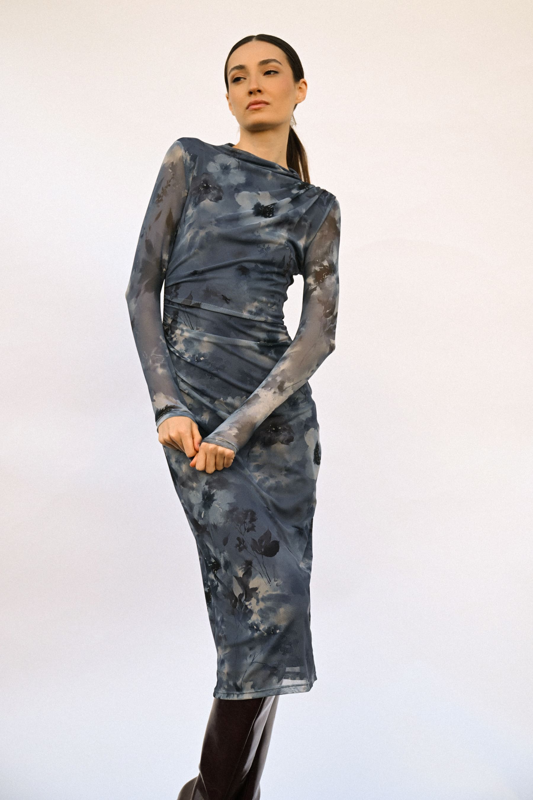 Abito midi arricciato a stampa floreale