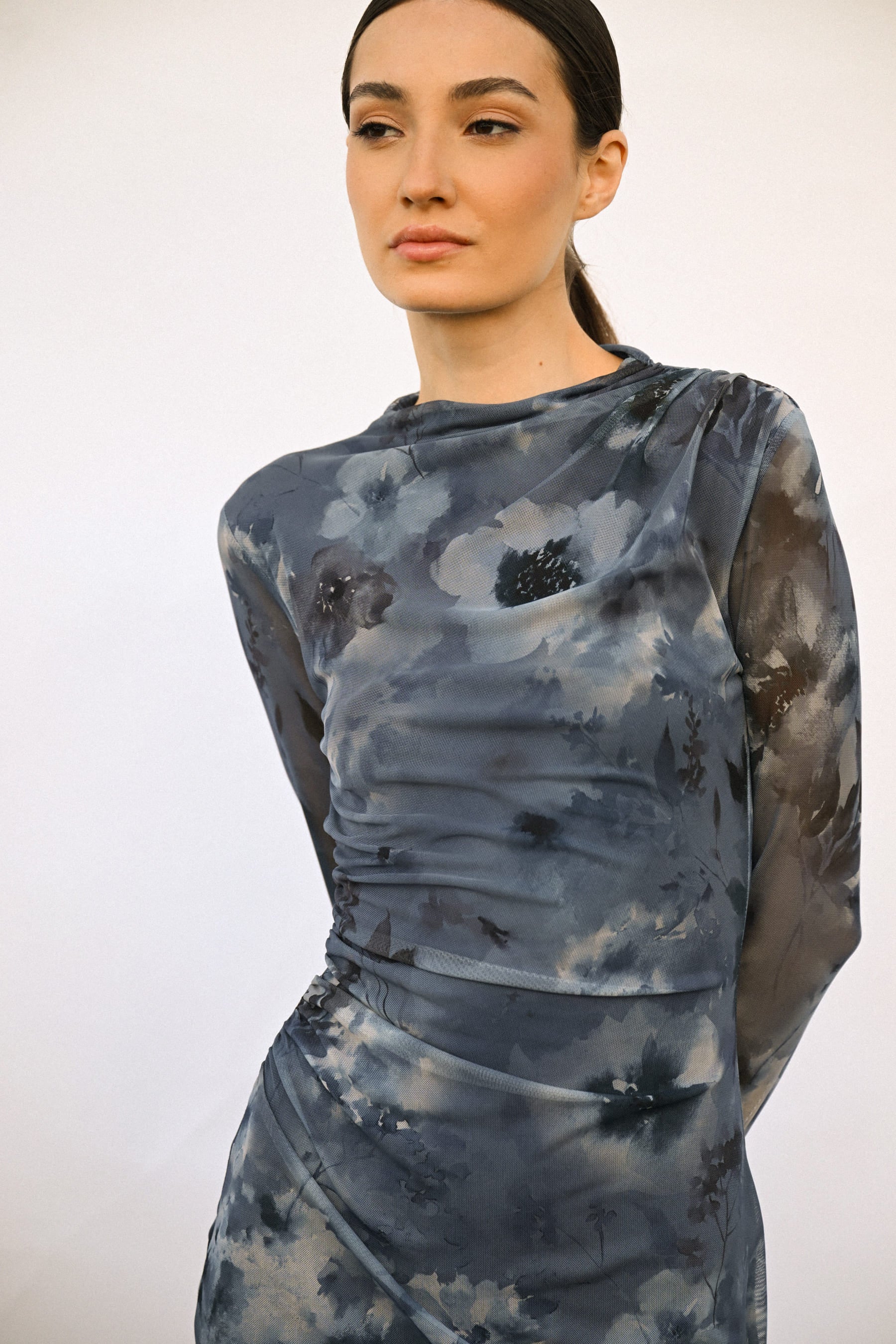 Abito midi arricciato a stampa floreale