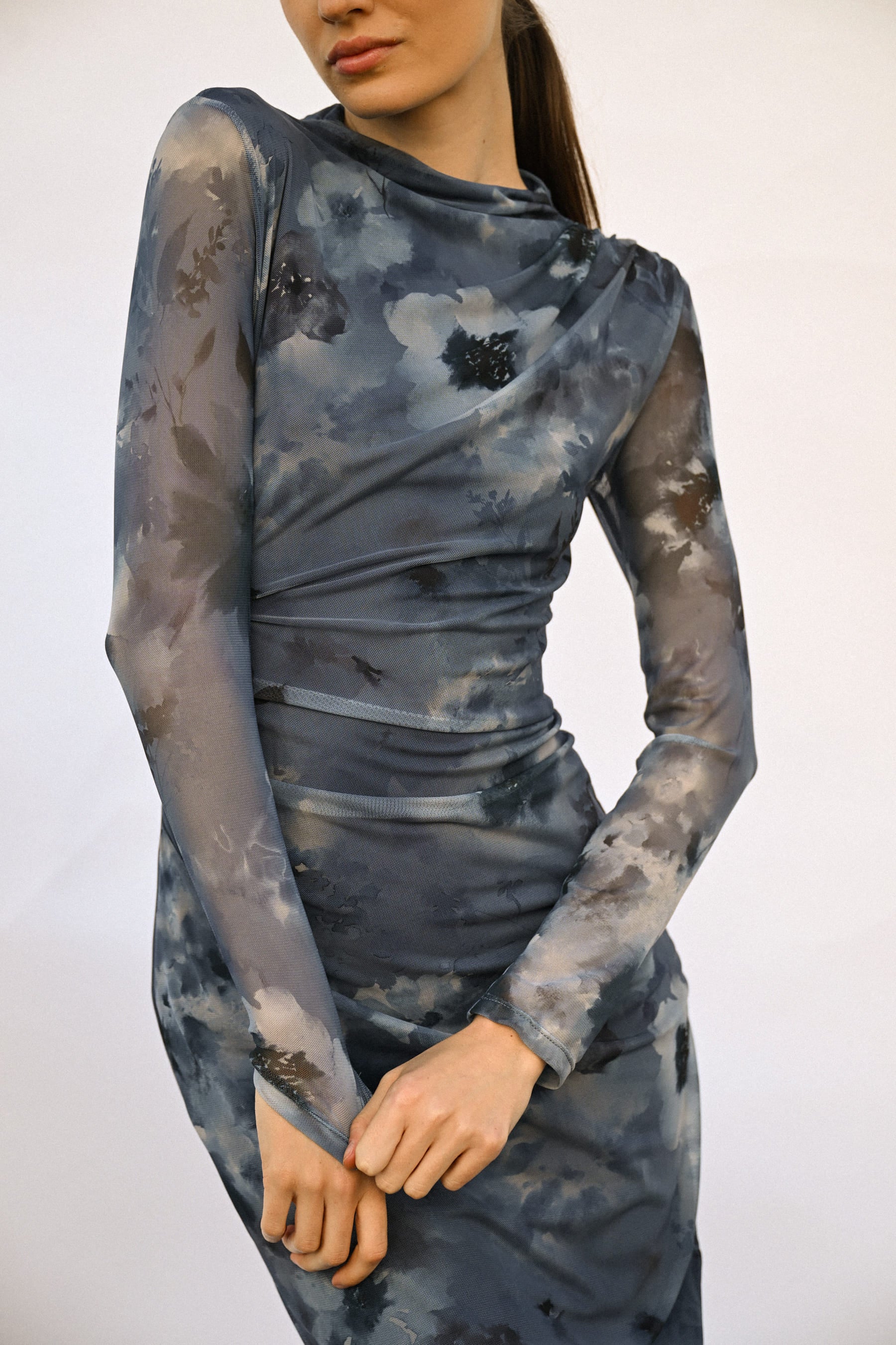 Abito midi arricciato a stampa floreale