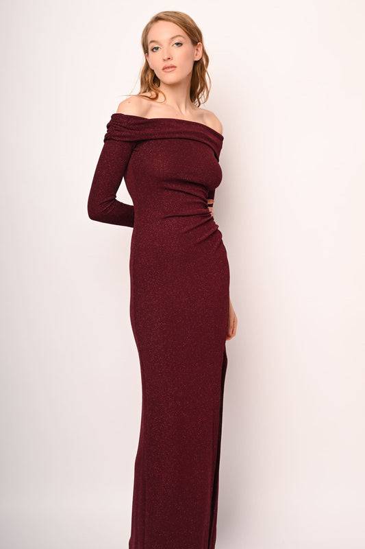 Abito lungo con spalle scoperte