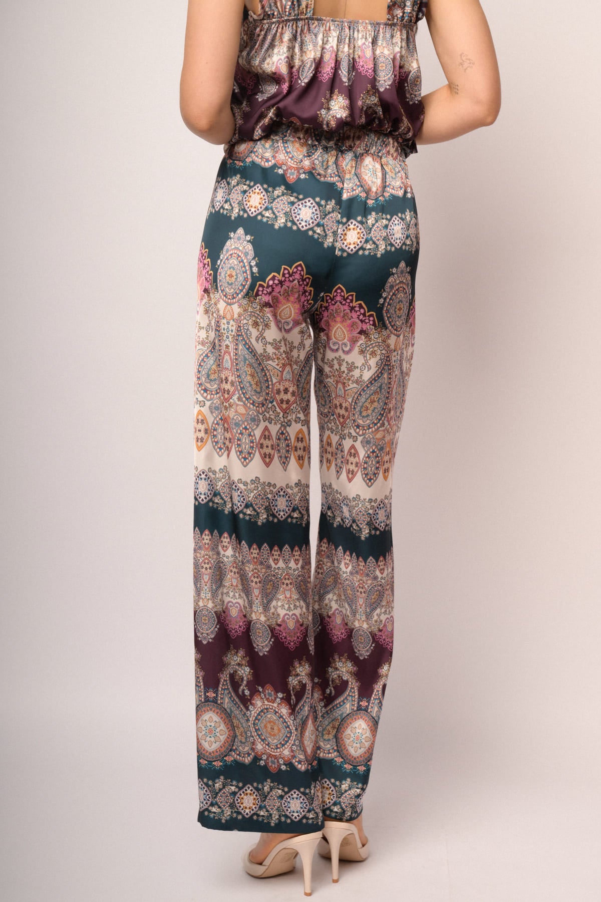 Pantaloni palazzo morbidi con stampa paisley multicolor