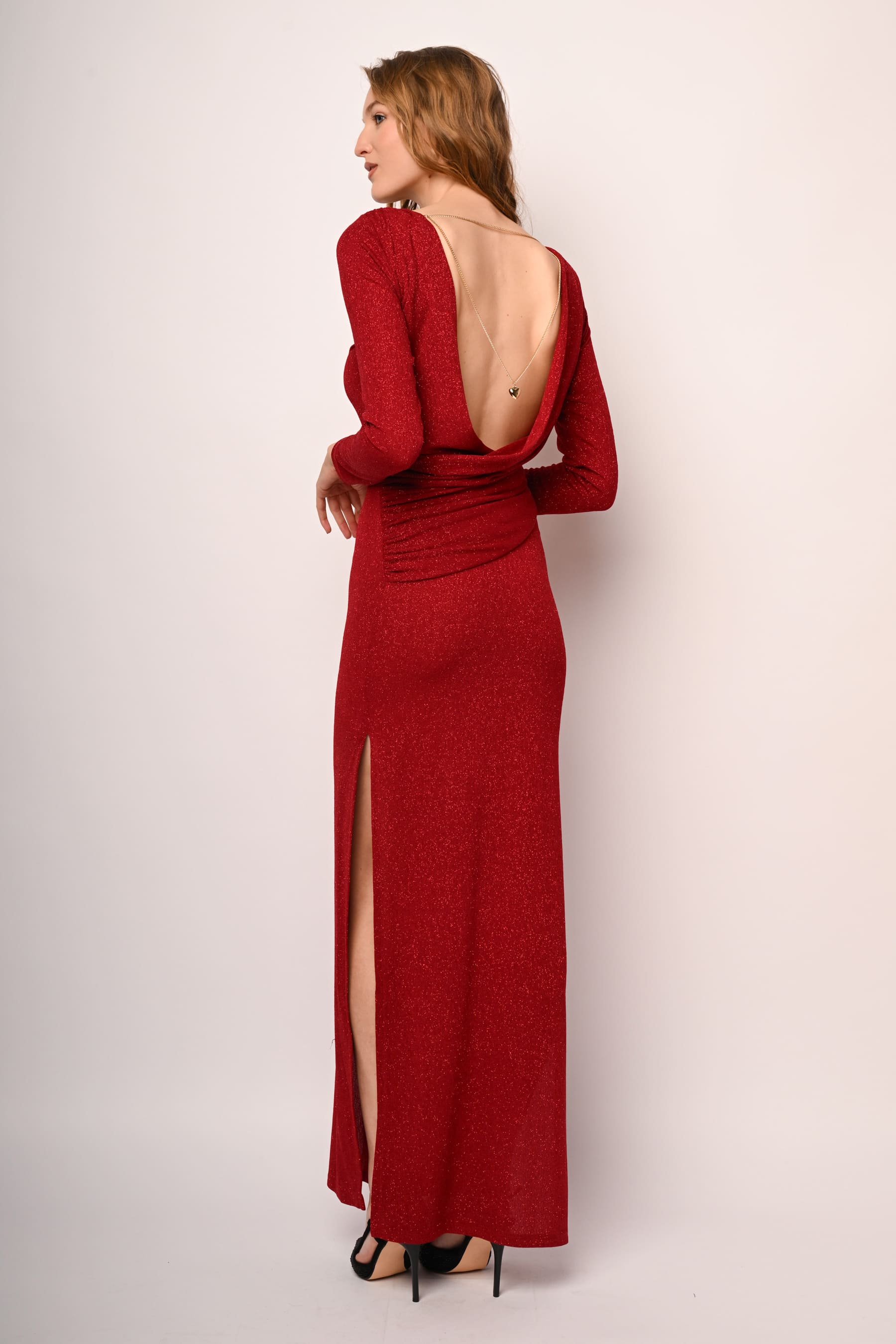 Abito lungo con catenella e pendente a cuore