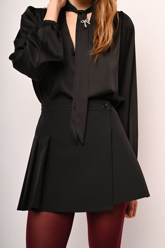 Skort con pieghe e bottone