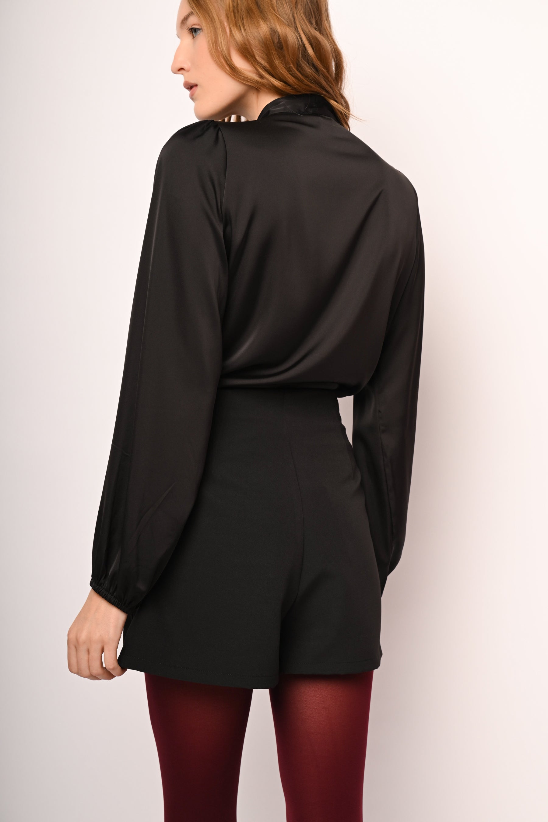 Skort con pieghe e bottone