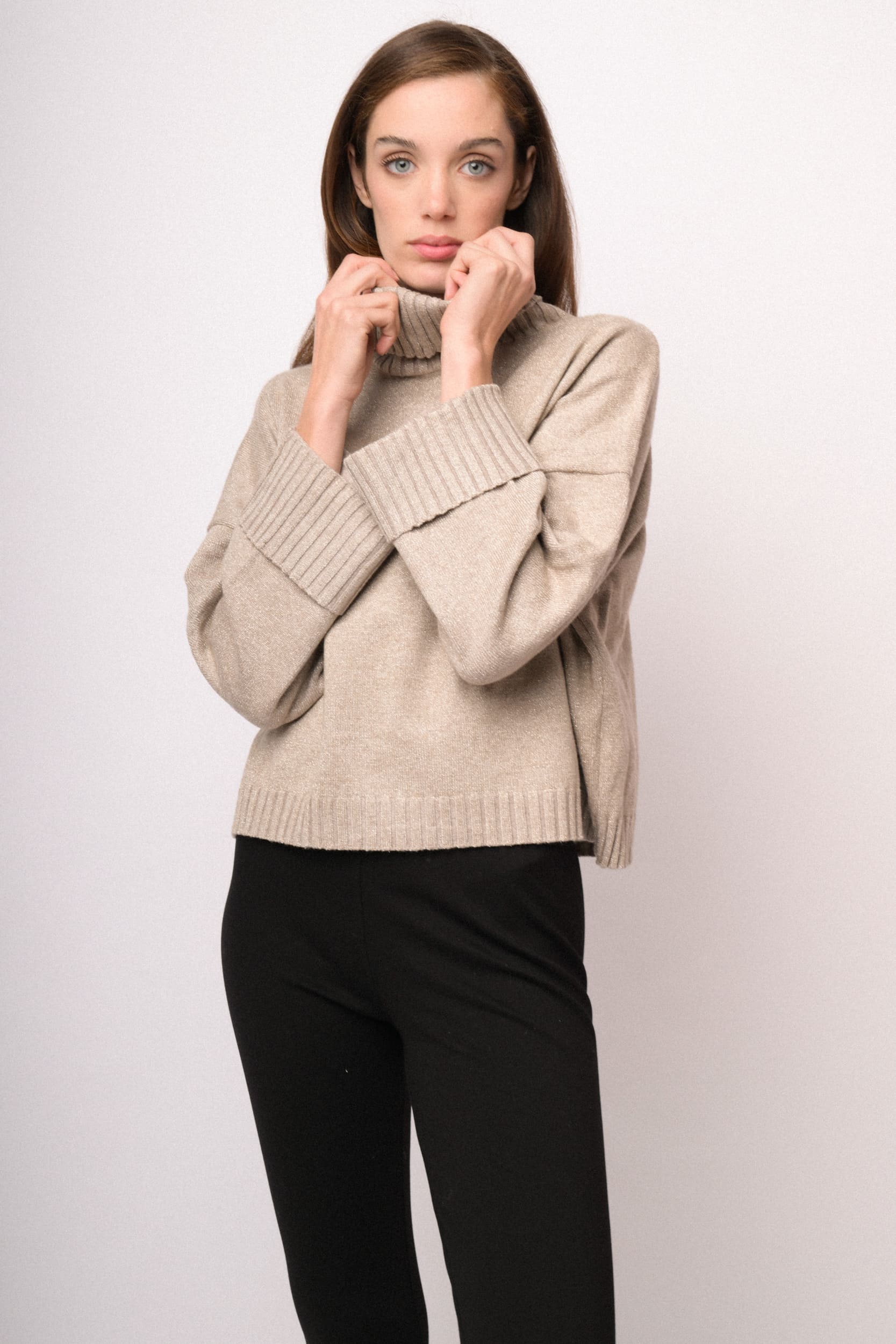 Maglia lurex a collo alto tortora