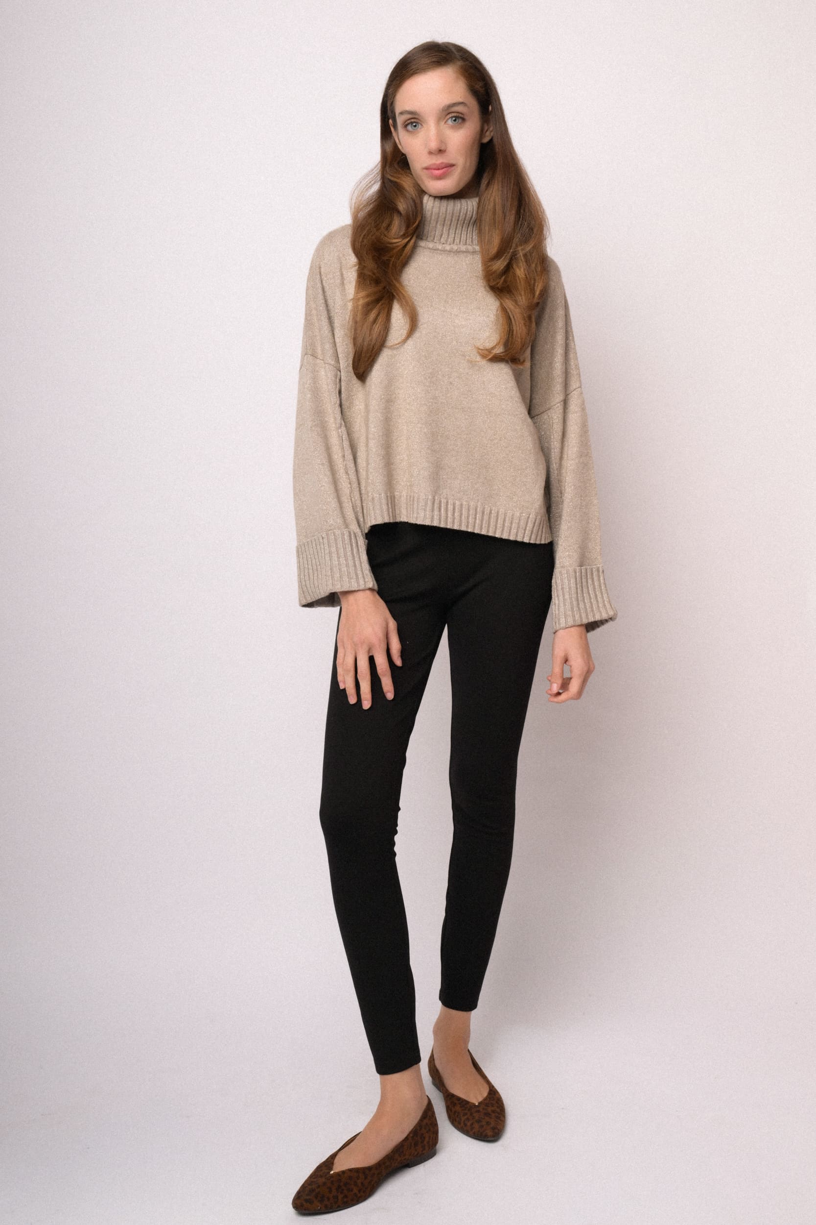 Maglia lurex a collo alto tortora